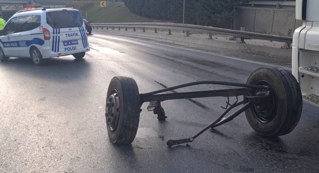 Faciadan dönüldü: Kamyonet, oyuncak gibi dağıldı... 3